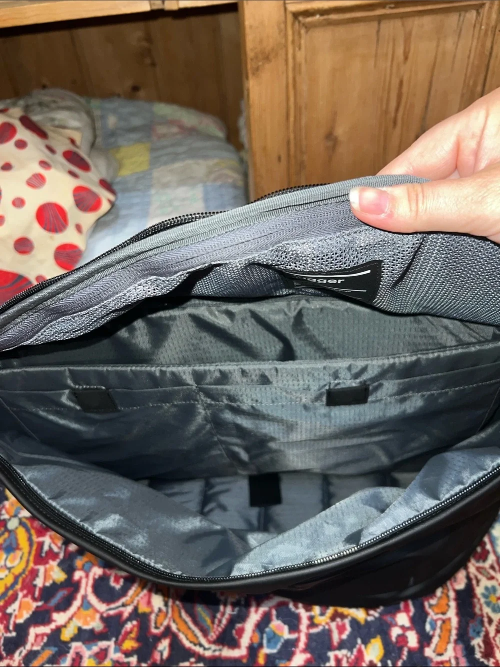 NWOT Db Journey 15L Hugger Backpack